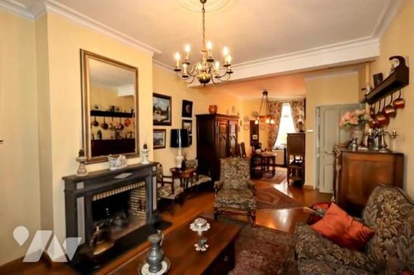 IMMEUBLE D HABITATION HYPER CENTRE AVEC LOCAL COMMERCIAL RDC ET APPARTEMENT EN TRIPLEX 5 CHAMBRES