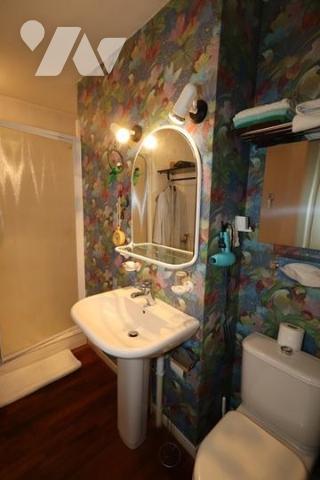 IMMEUBLE D HABITATION HYPER CENTRE AVEC LOCAL COMMERCIAL RDC ET APPARTEMENT EN TRIPLEX 5 CHAMBRES