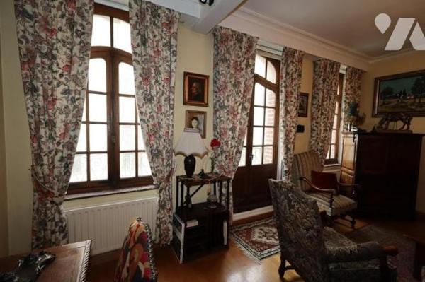 IMMEUBLE D HABITATION HYPER CENTRE AVEC LOCAL COMMERCIAL RDC ET APPARTEMENT EN TRIPLEX 5 CHAMBRES