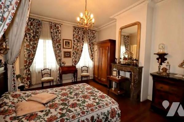 IMMEUBLE D HABITATION HYPER CENTRE AVEC LOCAL COMMERCIAL RDC ET APPARTEMENT EN TRIPLEX 5 CHAMBRES