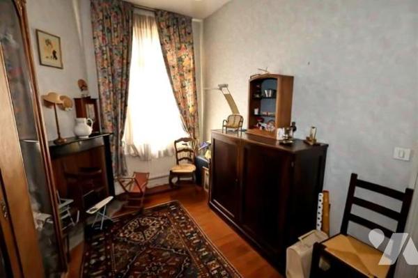 IMMEUBLE D HABITATION HYPER CENTRE AVEC LOCAL COMMERCIAL RDC ET APPARTEMENT EN TRIPLEX 5 CHAMBRES