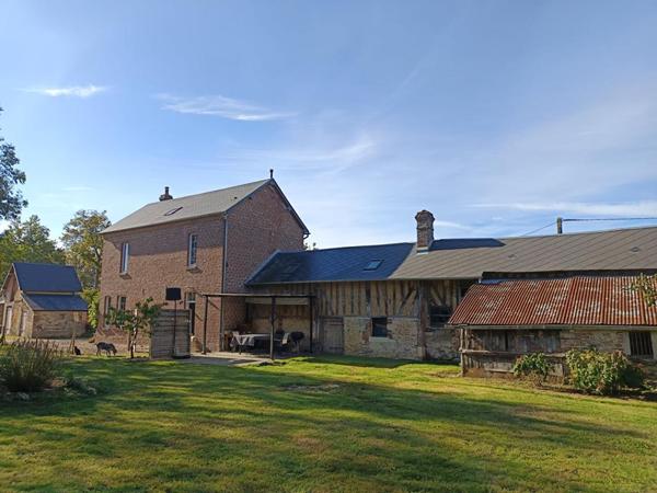 14100  Maison  6 pièces   - 4 chambres + bâtiments  289 000 Euros