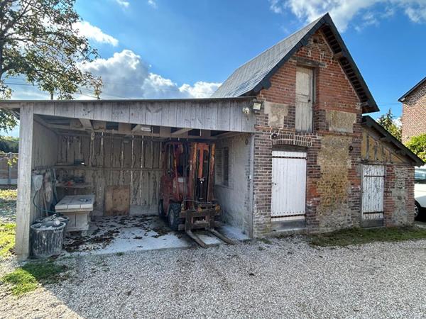 14100  Maison  6 pièces   - 4 chambres + bâtiments  289 000 Euros