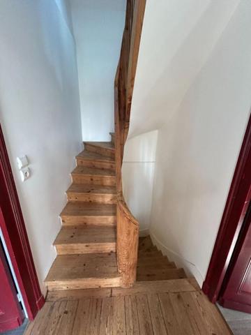 14100  Maison  6 pièces   - 4 chambres + bâtiments  289 000 Euros