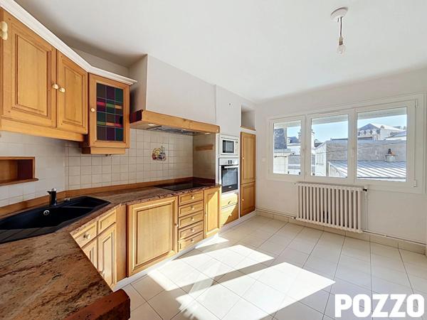 Appartement Granville (50400) hypercentre 5 pièces, avec terrasse bien exposée ! GRANVILLE