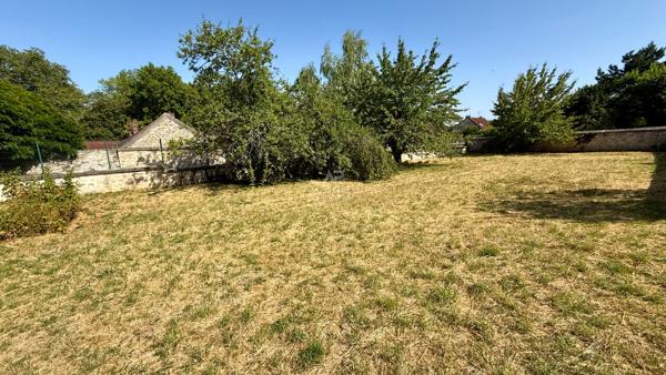 Terrain Vaureal 738 m2 189 900 € **  - Référence  5225