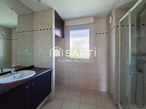 Grand T5 de 135 m² familial avec double garage et extérieurs