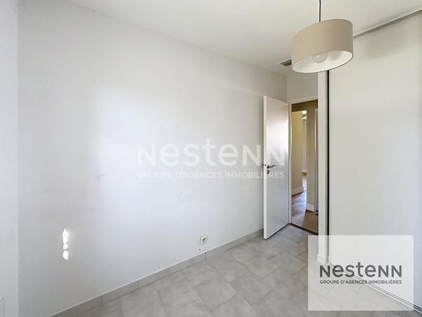 Maison plain pied à vendre - 4 chambres, garage, piscine et confort moderne !