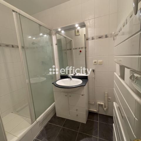 Appartement
         2 pièces
        - 44 m² 199 900 € *