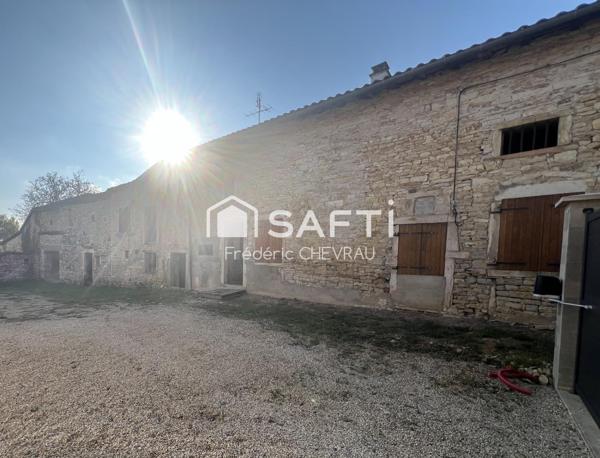 Investisseurs ou amateurs de projets, laissez-vous séduire par cette maison à fort potentiel : idéal gîte, location ou extension !