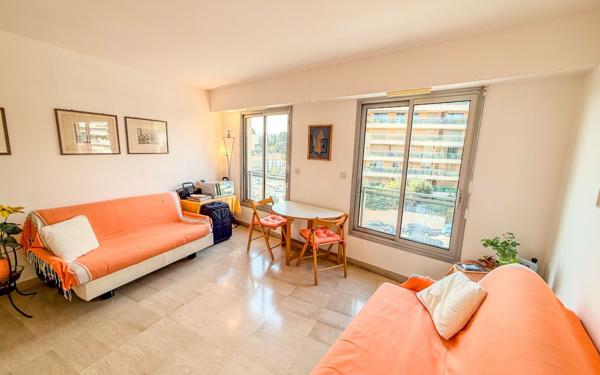 Appartement à vendre    1 pièce • 23 m2 Cannes