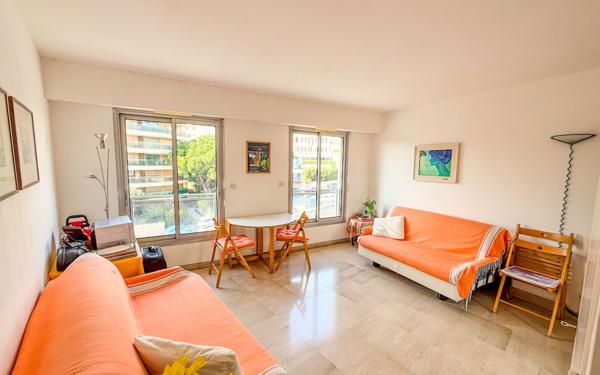 Appartement à vendre    1 pièce • 23 m2 Cannes