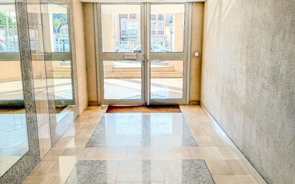 Appartement à vendre    1 pièce • 23 m2 Cannes