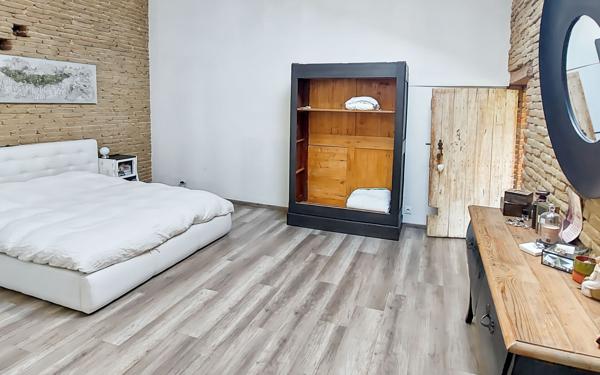 Maison à vendre    7 pièces •  Lamothe-Capdeville