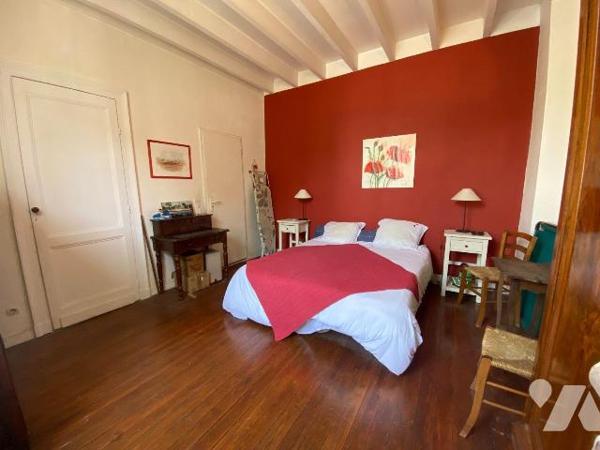 BORDEAUX - NANSOUTY (33000) GIRONDE
Maison en pierres avec piscine 4 chambres bureau.
Une vas...