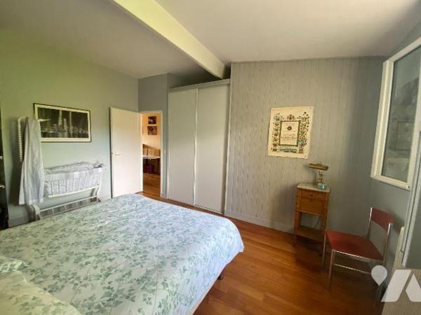 BORDEAUX - NANSOUTY (33000) GIRONDE
Maison en pierres avec piscine 4 chambres bureau.
Une vas...