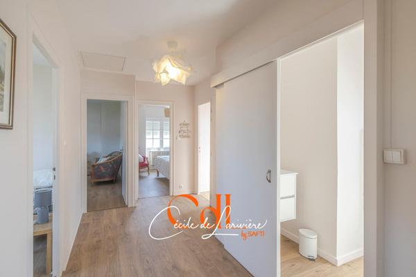 Pépite et rare ! Maison en deux appartements entre le port et le bourg. Tout à pied!