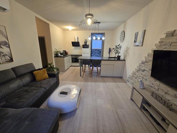 Immeuble de rapport avec 2 grands garages - Salmiech Salmiech