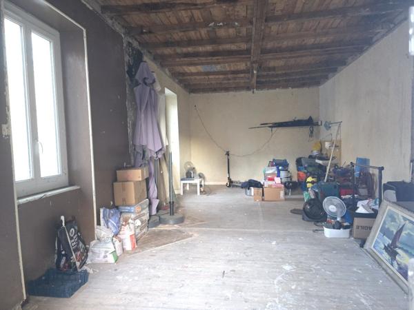 Immeuble de rapport avec 2 grands garages - Salmiech Salmiech