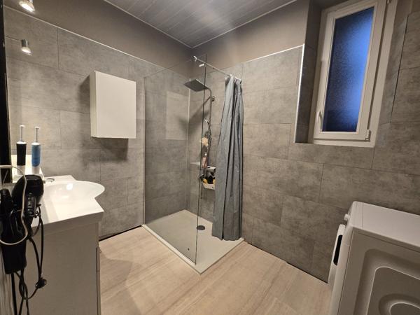 Immeuble de rapport avec 2 grands garages - Salmiech Salmiech