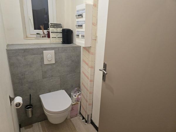 Immeuble de rapport avec 2 grands garages - Salmiech Salmiech