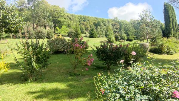 Propriété avec dépendances et parc paysagé Raissac