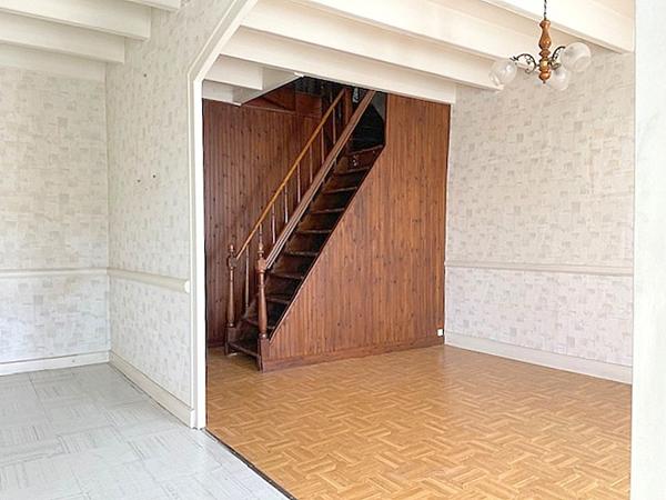 Maison à rénover 137 m2 garage et grenier