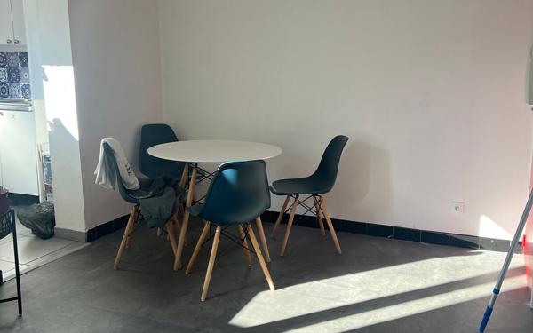 Appartement à louer    1 pièce • 30 m2 Pont-de-Metz