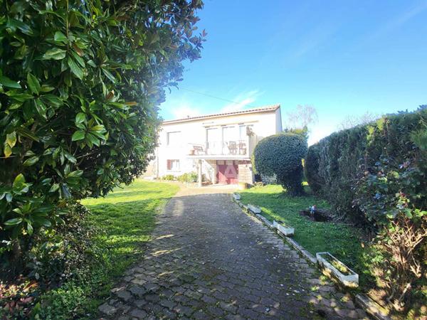 Maison Surgeres 5 pièce(s) 108 m2