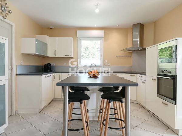 RIGNAC - Maison familiale avec piscine, 6 chambres, 165 m2 habitables, double garage, terrain 3152 m2