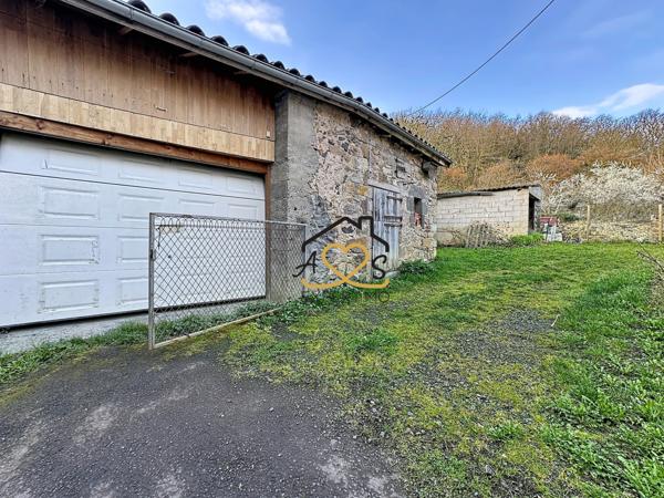 Champeix (63320) MAISON 4 CHAMBRES - TERRAIN - DÉPENDANCES - CHAMPEIX 63320