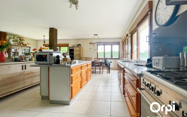 Maison à vendre    6 pièces • 186 m2 Cinqueux