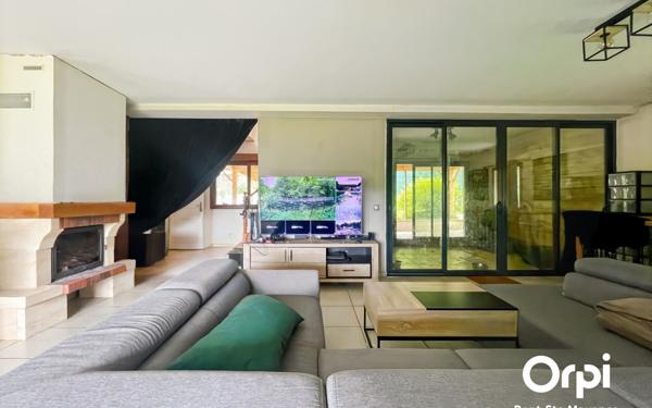 Maison à vendre    6 pièces • 186 m2 Cinqueux