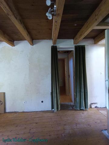 Fermette 10 pièces - grande grange - Rare à SAINT VICTOR MONTVIANEIX (63550) en Auvergne-Rhône Alpes