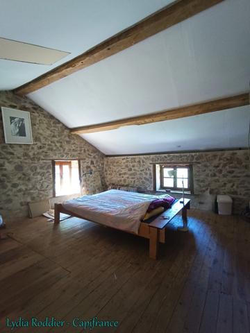Fermette 10 pièces - grande grange - Rare à SAINT VICTOR MONTVIANEIX (63550) en Auvergne-Rhône Alpes