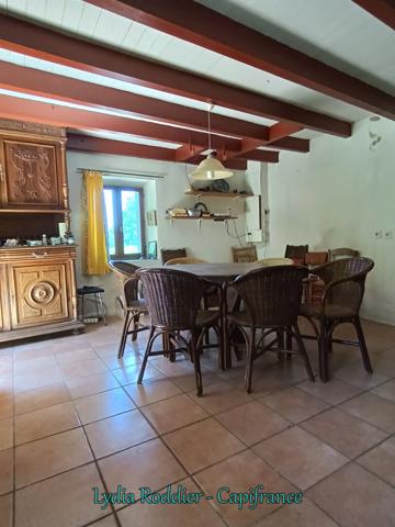 Fermette 10 pièces - grande grange - Rare à SAINT VICTOR MONTVIANEIX (63550) en Auvergne-Rhône Alpes