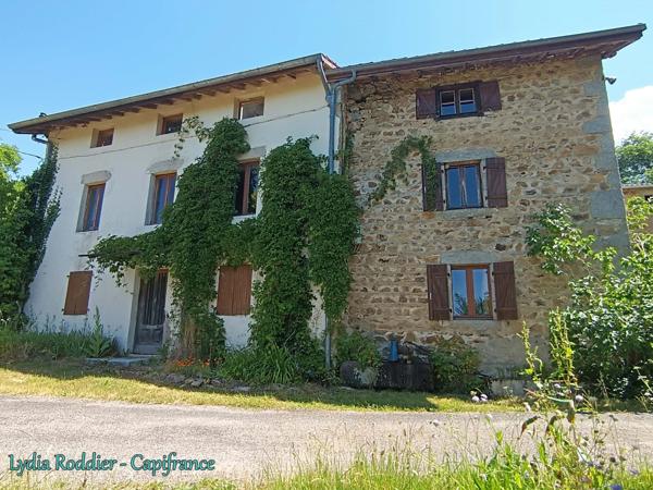 Fermette 10 pièces - grande grange - Rare à SAINT VICTOR MONTVIANEIX (63550) en Auvergne-Rhône Alpes