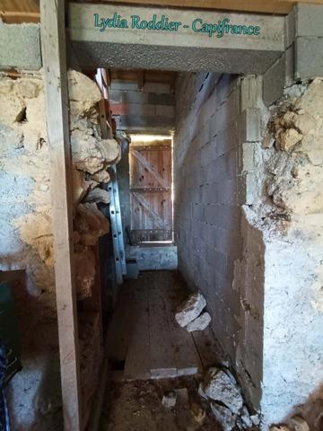 Fermette 10 pièces - grande grange - Rare à SAINT VICTOR MONTVIANEIX (63550) en Auvergne-Rhône Alpes