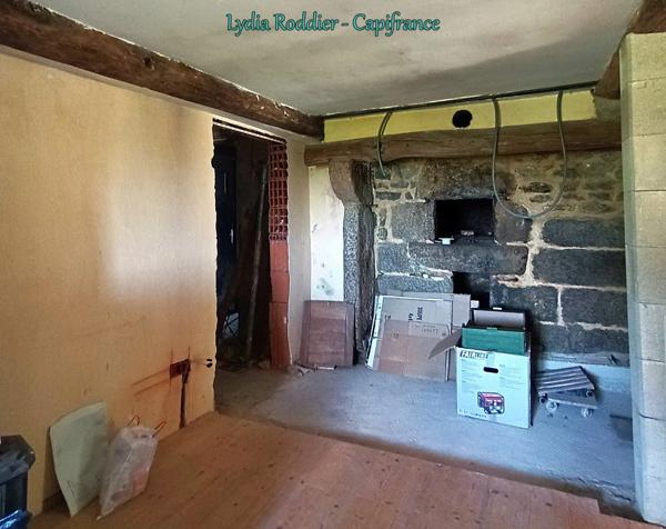 Fermette 10 pièces - grande grange - Rare à SAINT VICTOR MONTVIANEIX (63550) en Auvergne-Rhône Alpes