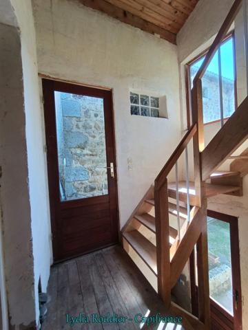 Fermette 10 pièces - grande grange - Rare à SAINT VICTOR MONTVIANEIX (63550) en Auvergne-Rhône Alpes