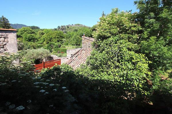 RARE - Demeure de caractère de 300 m² à rénover sur 5 385 m² de terrain