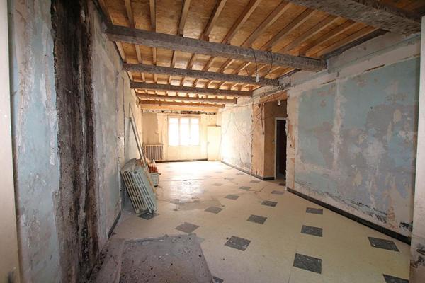 RARE - Demeure de caractère de 300 m² à rénover sur 5 385 m² de terrain