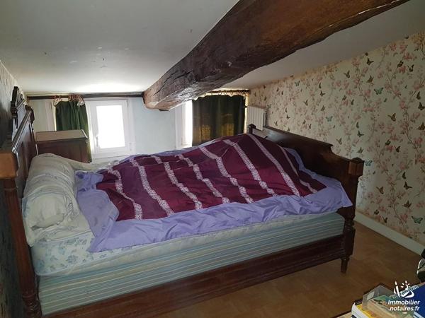 MAISON ANCIENNE ET DEPENDANCES SUR 8760M²