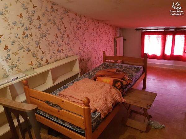 MAISON ANCIENNE ET DEPENDANCES SUR 8760M²