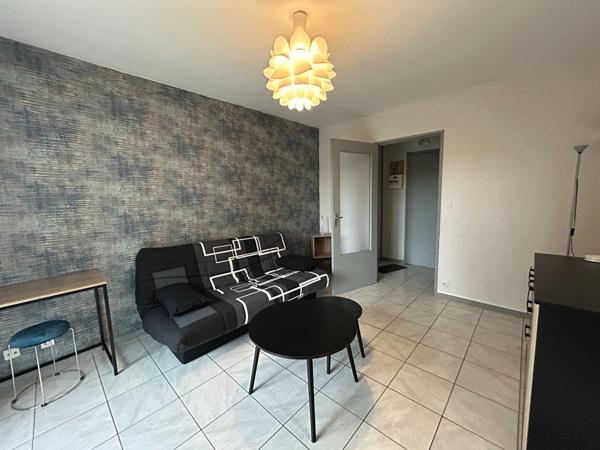 Studio meublé  / cave et parking / secteur VIOTTE