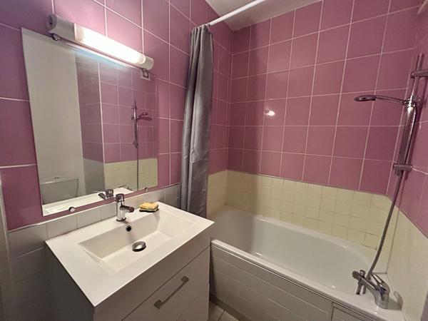 Studio meublé  / cave et parking / secteur VIOTTE