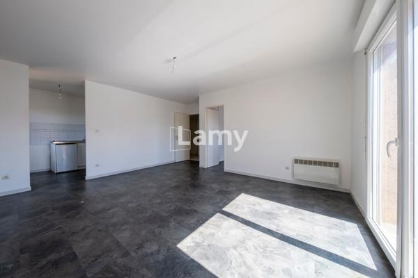 Appartement t2 terrasse et parking