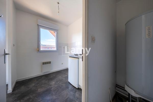 Appartement t2 terrasse et parking