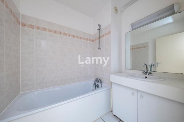 Appartement t2 terrasse et parking