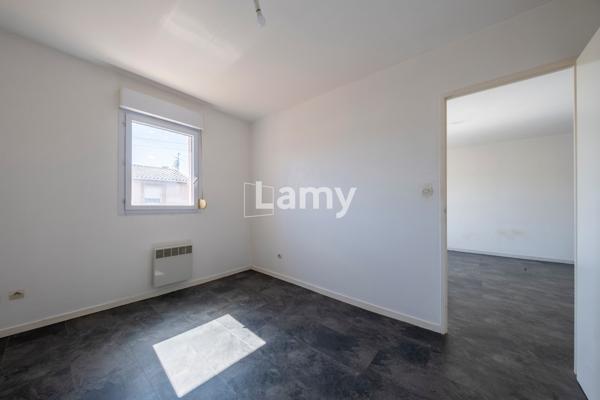Appartement t2 terrasse et parking
